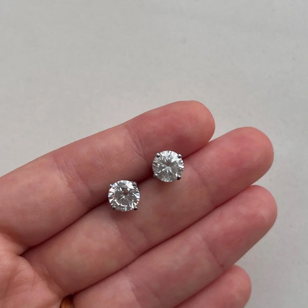 8mm Cubic Zirconia Round Cut Studs - Picture 2 of 4
